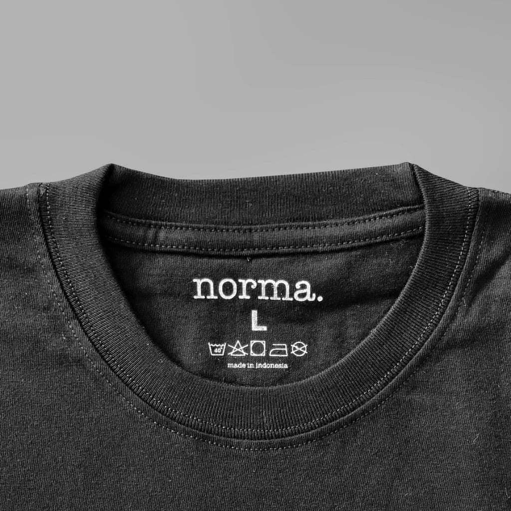 Kaos Lengan Panjang Hitam